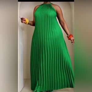 Elegant Green Pleated Dress